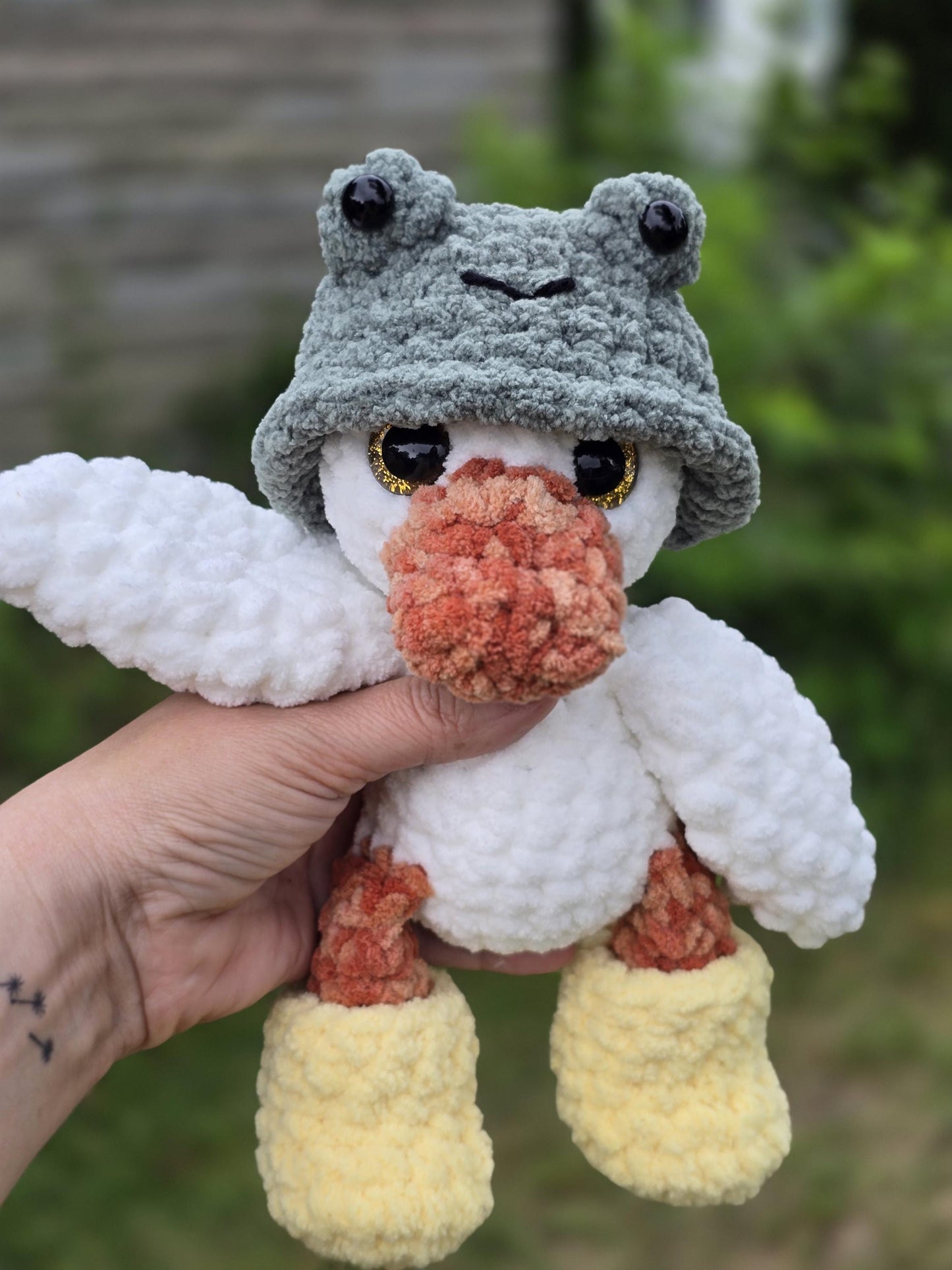 Crochet Pattern, Gertie the Goose, Amigurumi Plush Pattern, Goose Crochet Pattern, Plushie Pattern, Accessories Included, Digital Download